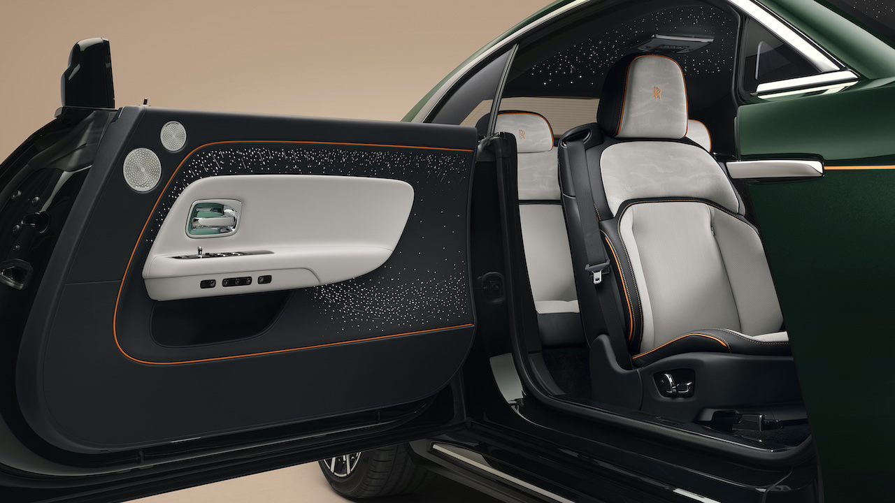P90643685_highRes_rolls-royce-spectre-